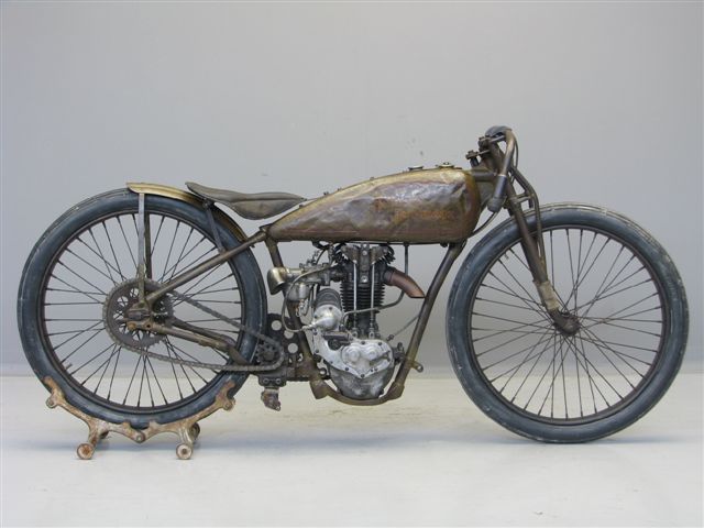 Harley-Davidson_28S_350_cc_Peashooter_racer_1928.jpg