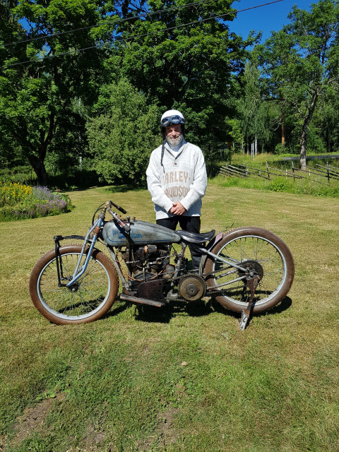 20220712_Stefan Gustafsson och 1926 Harley JD.jpg