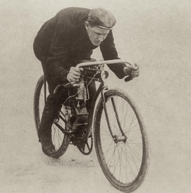 1903 Ormomd Beach, Oscar Hedstrom firts race model 100mph record on sand.png