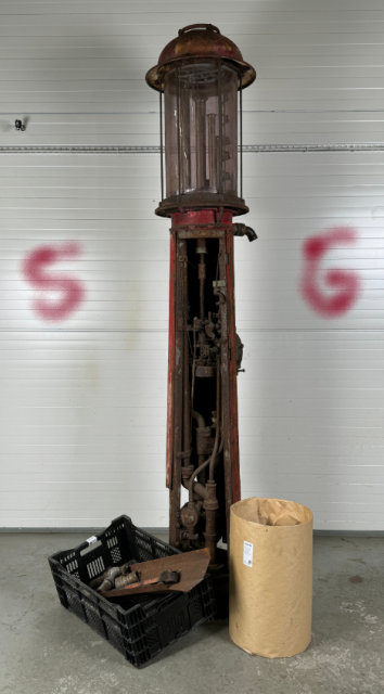 1927-1933 BENSINPUMP, model Vici, AB Ljungmans Verkstäder, ESGEE tycker blev väl dyr. med slag.png