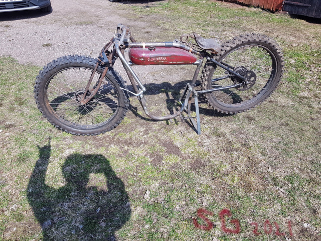 20210420 ESGEEs Husqvarna 1927 med Svartqvarna hjul mm.jpg