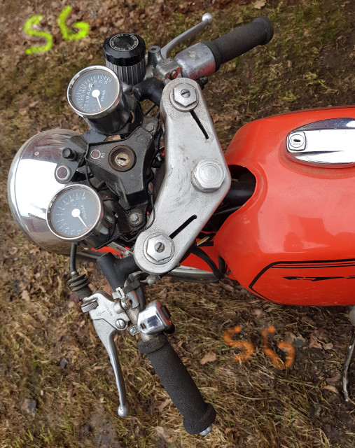 20250226 SGs 1964 Bsa caferacer mätarvis med dåliga Biltema mätare ej av mig.jpg