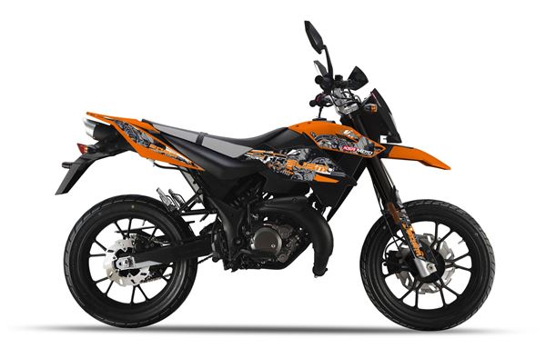 2014 Generic TR 50 SM SG tycker ser ut som mc fast 50cc.jpg