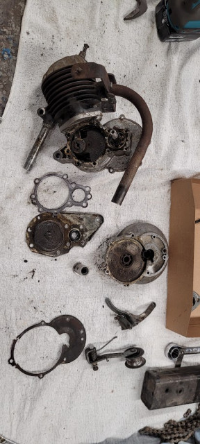 Novolettemotor i delar.jpg