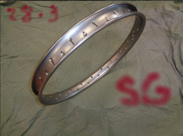 250622 ESGEE drömmer om 28x3 vulust fälj för 3650kr men vill ha orginal ångest.jpg