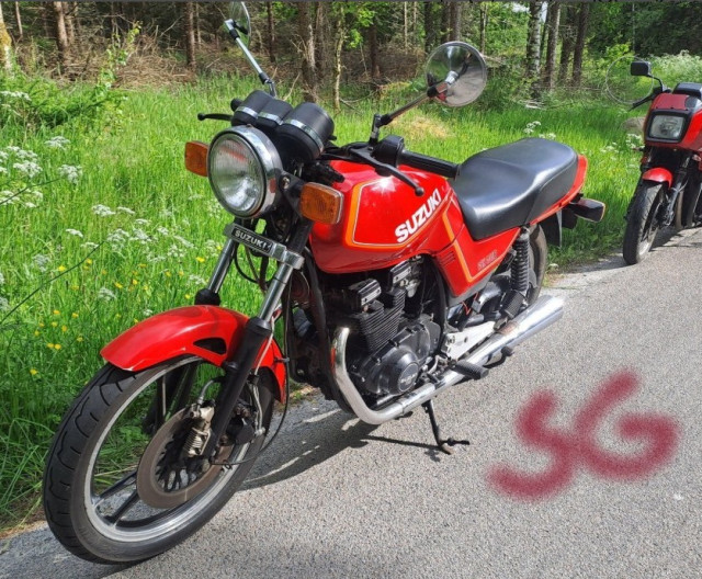 1983 Suzuki GSX400E ESGEE köpte billigt för säljare ej fick köra den för hög hk.jpg