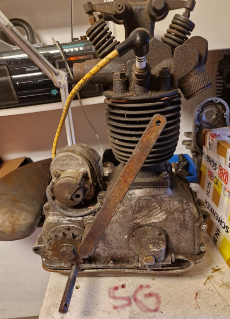 250808 SG kolla ifall växlar fungera men tog ej i en enda växel jag rotera hela tiden på drevet var deprimerande.jpg