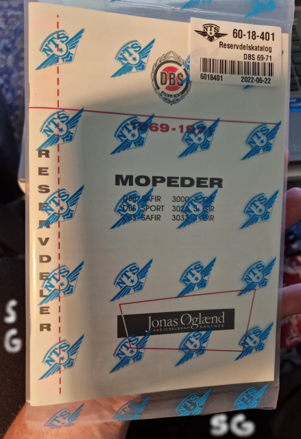 250813 SG köpt Reservdels katalog med resverdelar och bilder Norsk så klart.jpg