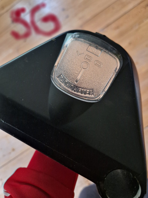 250830 SG var tvungen att prova VDO locket i lamphuset till Dbs Sporten.jpg