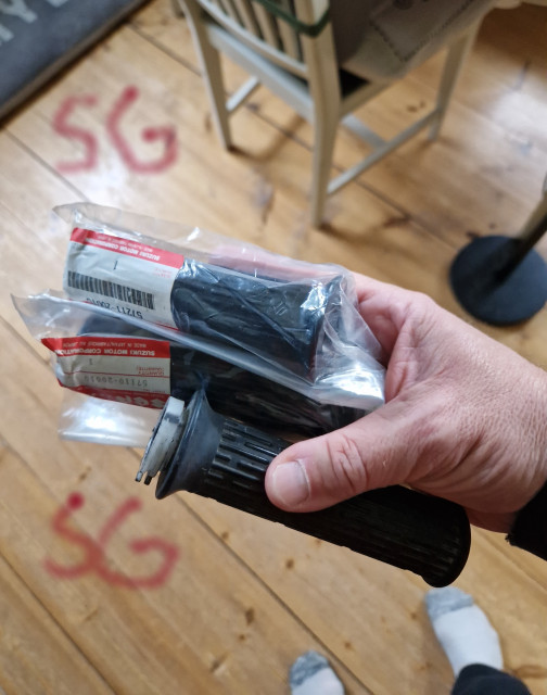 250920 SG var hämta paket med orginal hantag Suzuki K50 som Postnord farit omkring med.jpg