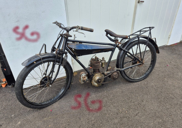 251003 SG körde 140mil för hämta en 1922 REX ACME 350cc var tvungen ruinera mig och motor har komp och den går runt, denna ska igång i Vinter.jpg