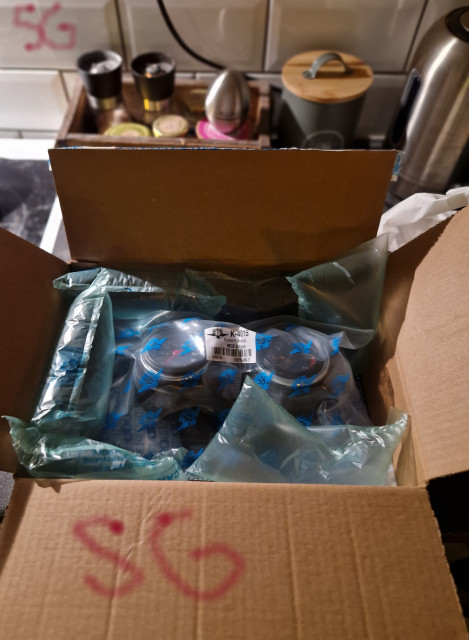 251128 SG var tvungen att slita upp paket för se E-type compit med hastighetsmätar wire.jpg