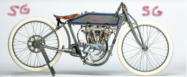 26013 SG diggar denna gamla 1915 Harley F boardtracker renoverad dock.jpg