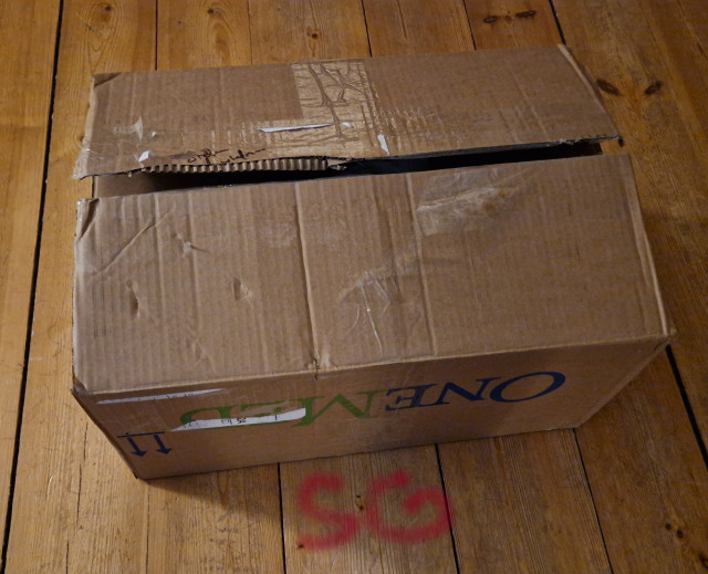 260121 SG var tvungen snitta upp lådan direkt var lager av såna 3 hörniga frigilitt utan helvete innan man ens såg nåt.jpg