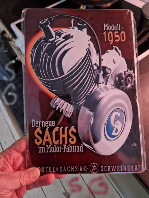 260129 SG fick paket i brevlådan med mitt fynd Sachs plåtskylt för 11kr på Tradera.jpg
