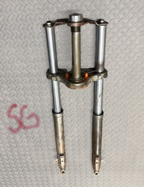 260214 SG hitta en Zundapp gaffel i min jakt men den är väl för gammal väl.jpg