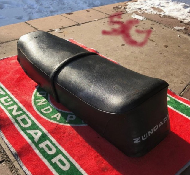 260220 SG undrar om 1976 KS sadel är rätt för min1977  Zundapp 529 GTS.jpg