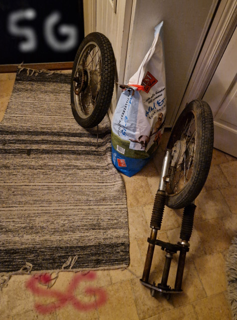 260220 SG var hemma strax innan midnatt och la allt där för sen släppna av och äta nåt istället för Zundapp mani.jpg