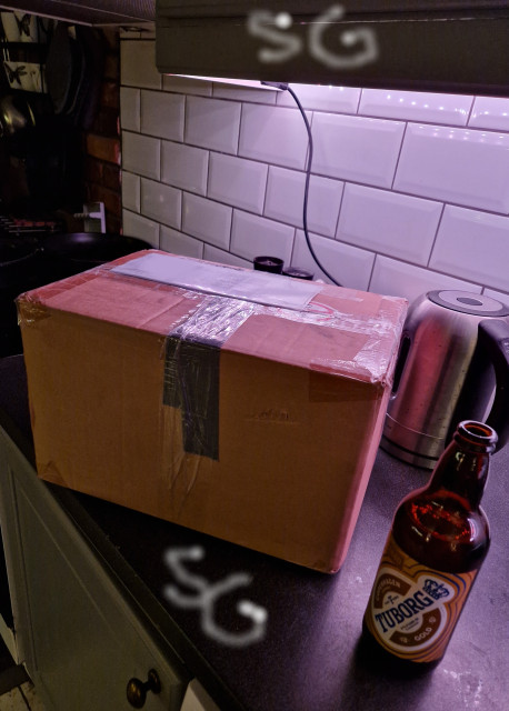 260306 SG fick sms att hämta DHL paket och gjorde det precis innan de stängde.jpg