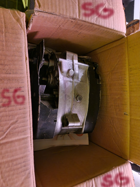 260306 SG hade bort massa tidningar och där var min Zundapp 3 växlade motor upp och ner.jpg