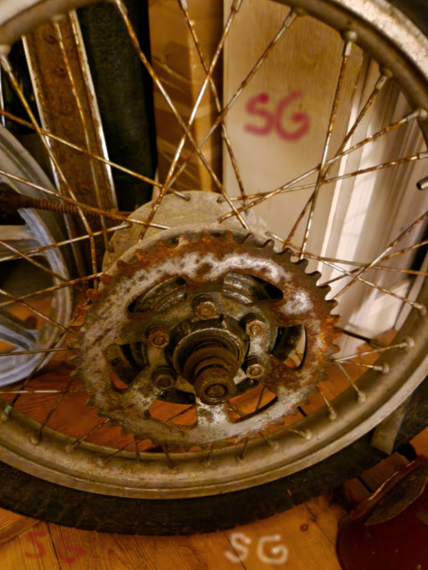 260316 SGs bakhjul som han sa var Kreiler eller äldre Zundapp jag vet ej.jpg