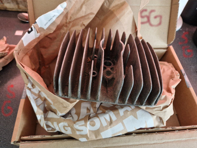 260402 SG veckla ut copp påsen och där var min Zundapp Mini Term topp och i bra skicka ser det ut som.jpg