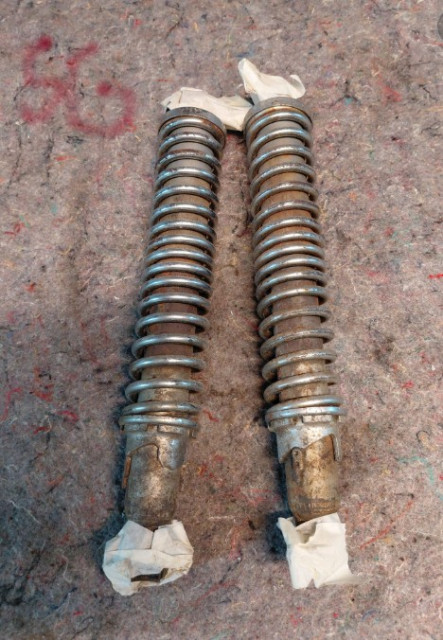 260406 SG kontakta min Noske vän om stöttdämare Zundapp 529 med bultar och slog till.jpg