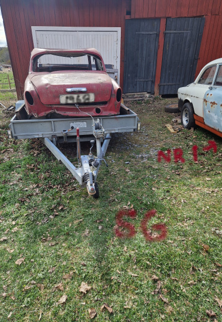 260426 SG förbannar lätt ännu en Amazon den femte av ungsta och först parkera den kärran inte där den skulle så jag fick böka in den med min sbvaga Ford Ficus.jpg