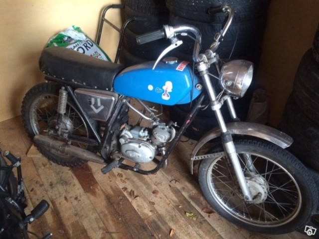Crescent moped av okänd årsmodell säljes i befintligt skick.<br />Är ganska säker på att den gick hyfsat när jag ställde undan den för typ...15 år sedan.<br /><br />Pris 1500:- eller bud.