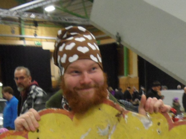 undrar varför han är så glad tror jag det läs på skylten på nedre bilden..