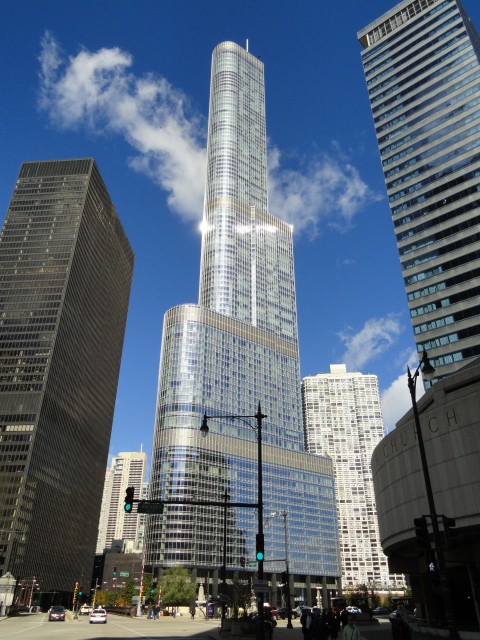 Trump_International_Hotel_and_Tower_(Chicago)_-_DSC09402.JPG
